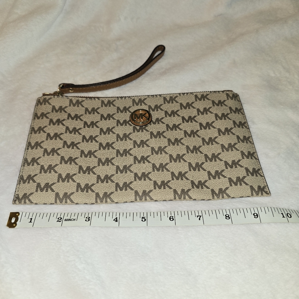 Michael Kors Wristlet